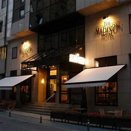 Hotel Ramada By Wyndham Taksim 4*